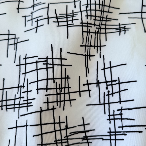 Forever 21 Black white abstract grid print mini fitted skirt - Picture 8 of 9